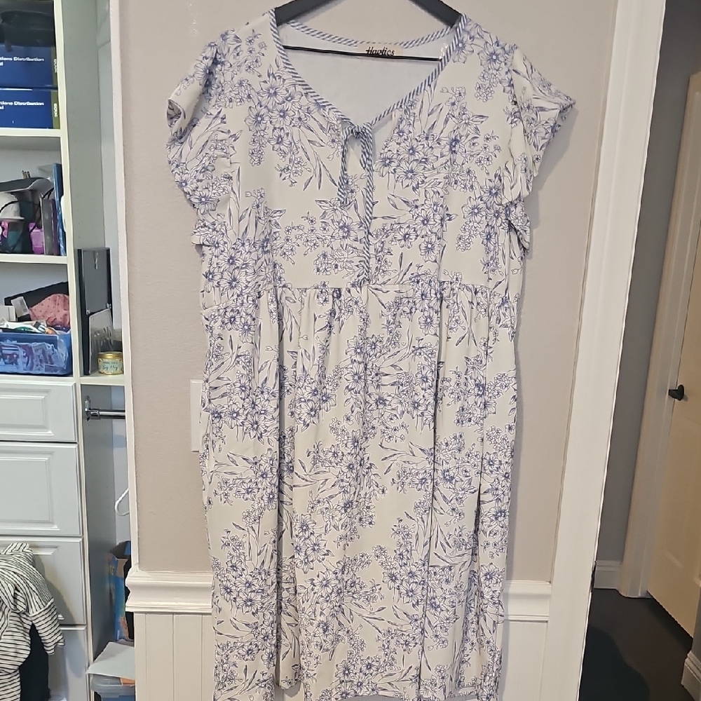 Haptics 1X Chic Blue and White Floral Midi Dress